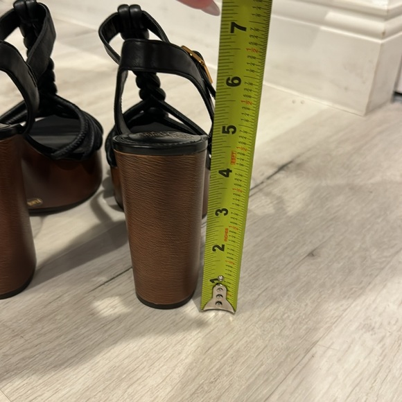 Vince Camuto NWT Rohnlee Strappy Platform  Sandals in upper Nappa Leather. - Picture 7 of 10